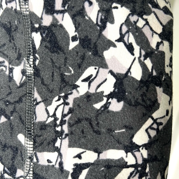 Nike Capri Leggings - Picture 3 of 4